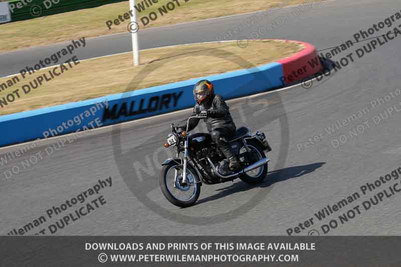 Vintage motorcycle club;eventdigitalimages;mallory park;mallory park trackday photographs;no limits trackdays;peter wileman photography;trackday digital images;trackday photos;vmcc festival 1000 bikes photographs